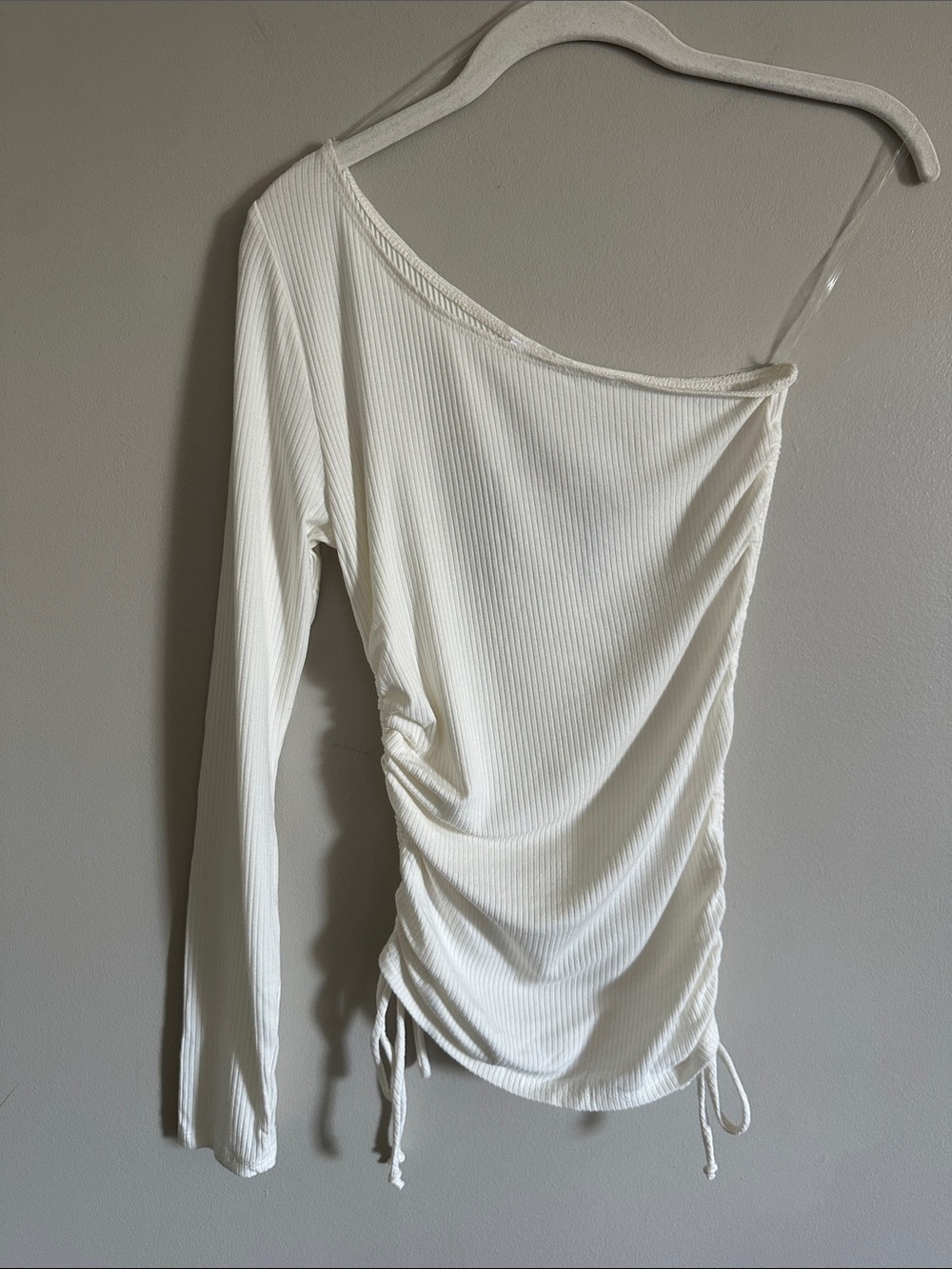NWT Ribbed fabrication ruched sides one sleeve top - Picture 8 of 10